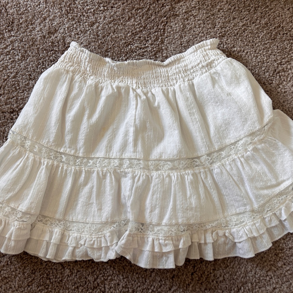 Chic White Ruffled Mini Skirt
